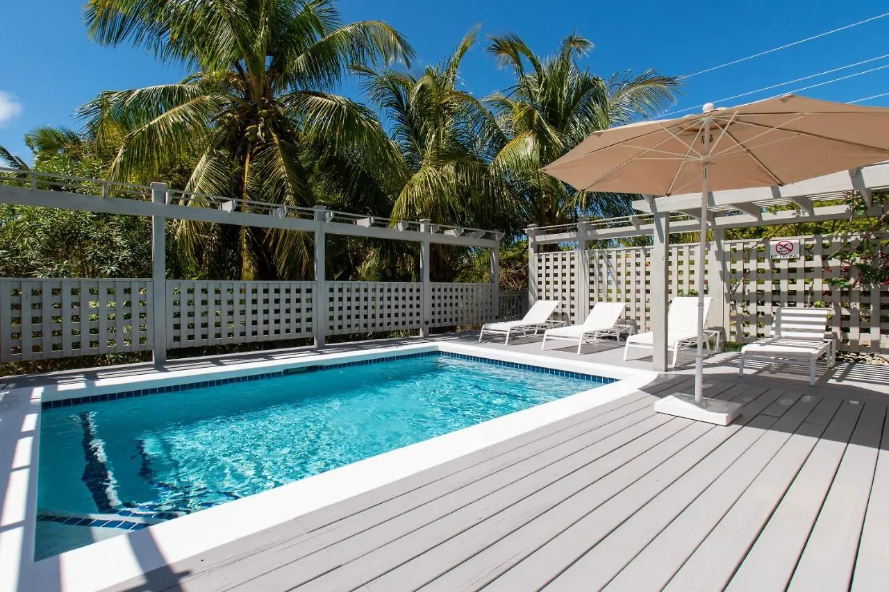 Salty Dolphin Home Governor's Harbour Tatil Evi